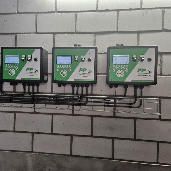 Voermachine drie voersoorten